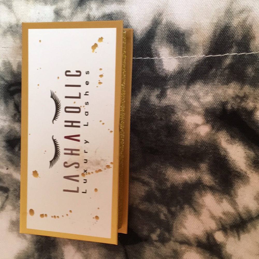 Lashaholic Luxury Lashes